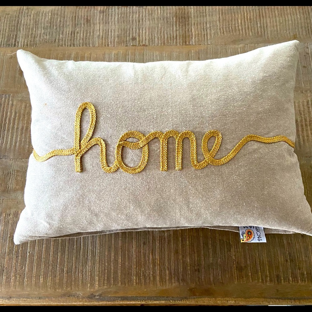 Throw pillow